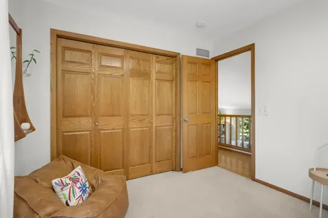 8713 Lakeview Circle Bloomington MN 55438