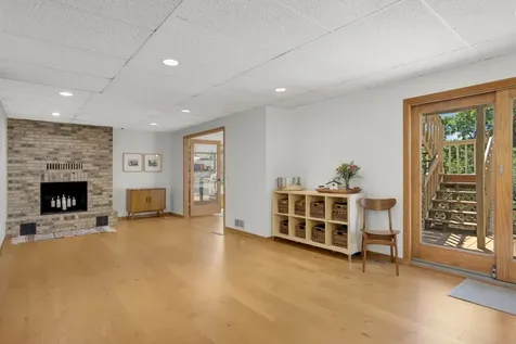 8713 Lakeview Circle Bloomington MN 55438