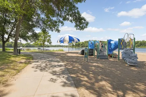 8713 Lakeview Circle Bloomington MN 55438