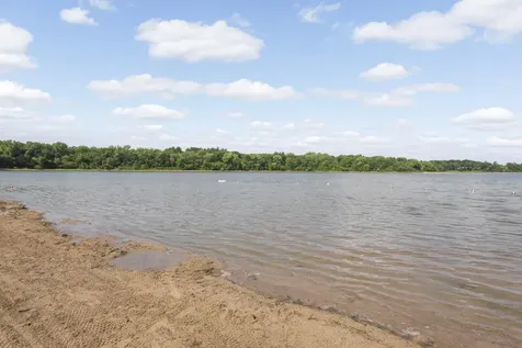 8713 Lakeview Circle Bloomington MN 55438