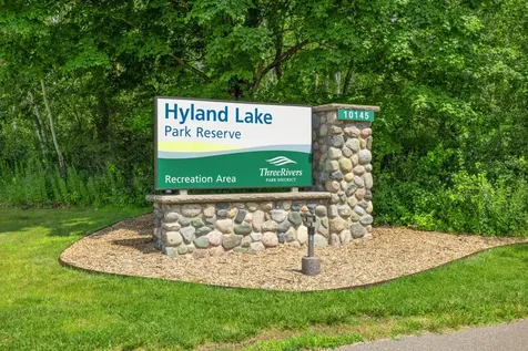 8713 Lakeview Circle Bloomington MN 55438
