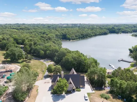 8713 Lakeview Circle Bloomington MN 55438