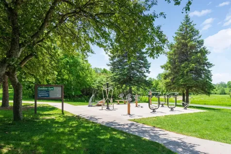 8713 Lakeview Circle Bloomington MN 55438