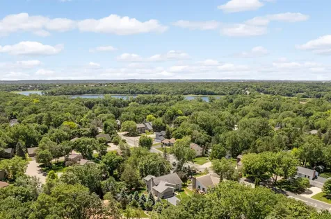 8713 Lakeview Circle Bloomington MN 55438