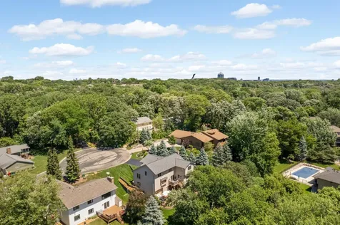 8713 Lakeview Circle Bloomington MN 55438