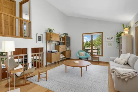 8713 Lakeview Circle Bloomington MN 55438