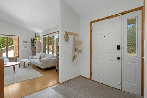 8713 Lakeview Circle Bloomington MN 55438