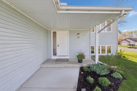 1193 Shawmut Street S Shakopee MN 55379