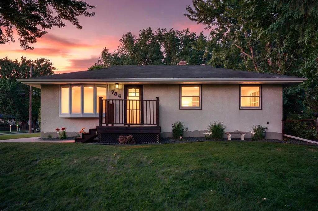 784 Mary Street N Maplewood MN 55119