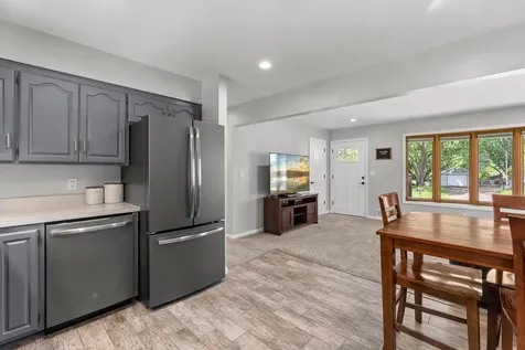 784 Mary Street N Maplewood MN 55119