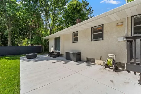 784 Mary Street N Maplewood MN 55119
