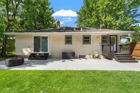 784 Mary Street N Maplewood MN 55119