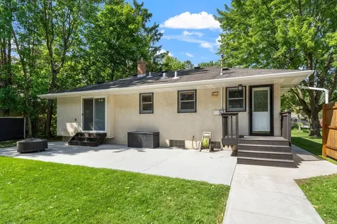784 Mary Street N Maplewood MN 55119