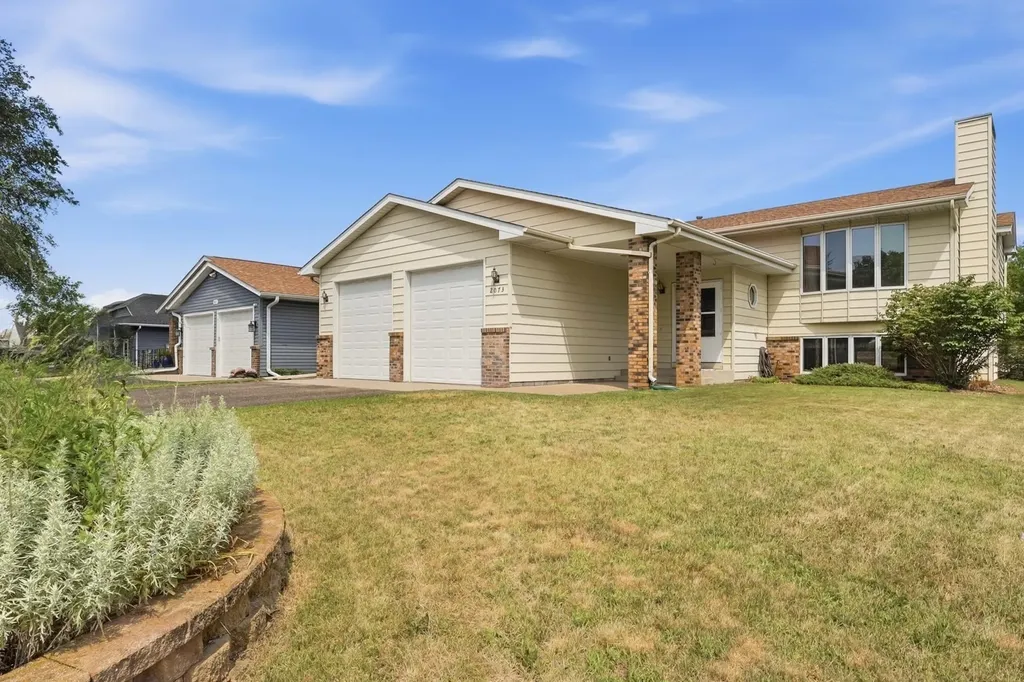 2073 Lydia Avenue E Maplewood MN 55109