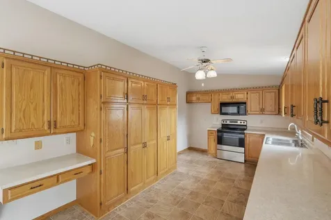 2073 Lydia Avenue E Maplewood MN 55109