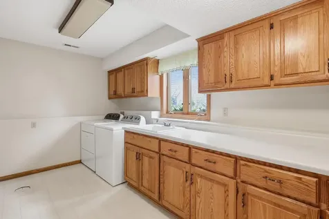 2073 Lydia Avenue E Maplewood MN 55109