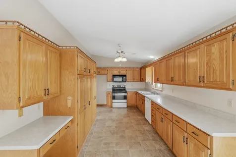 2073 Lydia Avenue E Maplewood MN 55109