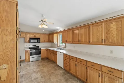 2073 Lydia Avenue E Maplewood MN 55109