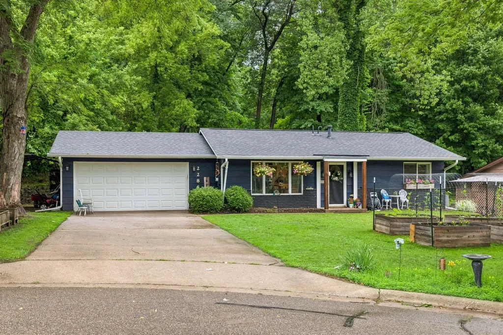 2286 Bevans Circle Red Wing MN 55066