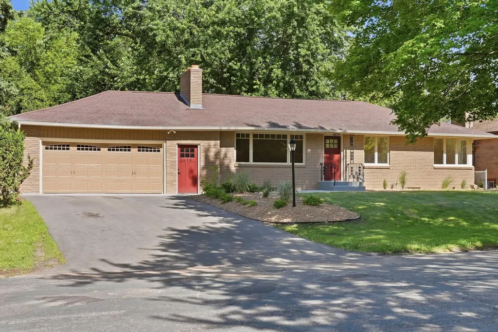 2618 Southlawn Drive Maplewood MN 55109