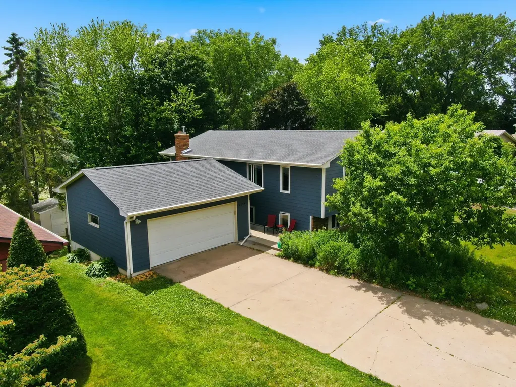 2744 Chisholm Avenue North Saint Paul MN 55109