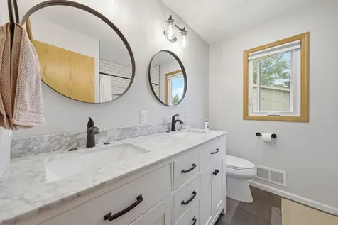 2744 Chisholm Avenue North Saint Paul MN 55109