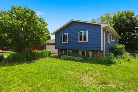 2744 Chisholm Avenue North Saint Paul MN 55109