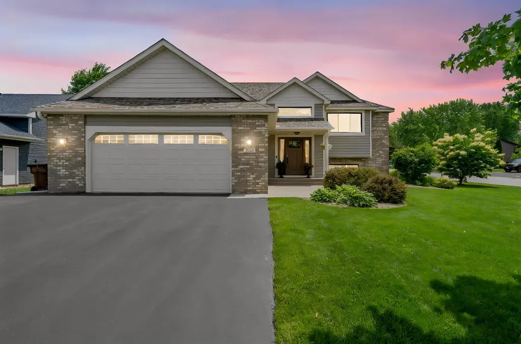 2401 Hydram Avenue N Oakdale MN 55128