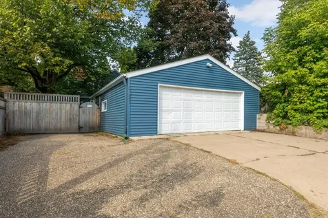 3331 Parkview Boulevard Robbinsdale MN 55422