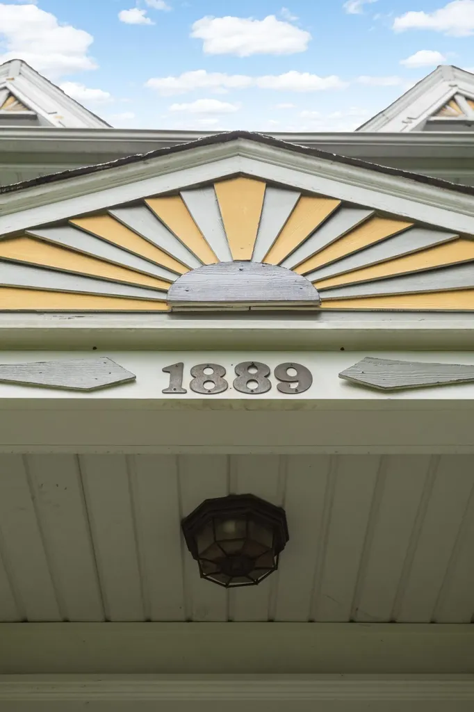 1889 Carroll Avenue Saint Paul MN 55104