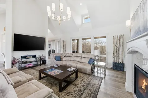 9810 Sky Lane Eden Prairie MN 55347