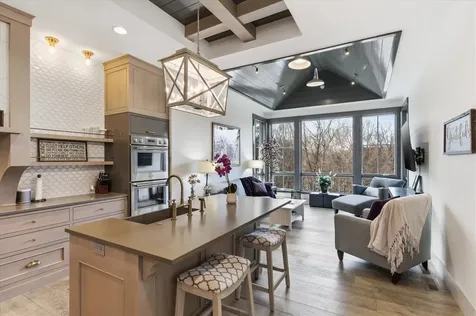 9810 Sky Lane Eden Prairie MN 55347