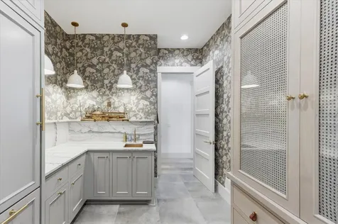 9810 Sky Lane Eden Prairie MN 55347