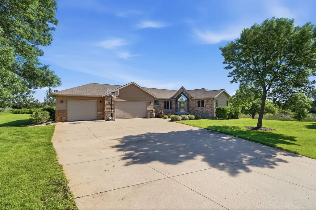 126 57th Avenue NE Willmar MN 56201
