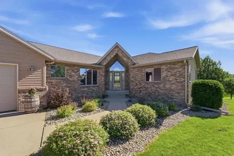 126 57th Avenue NE Willmar MN 56201