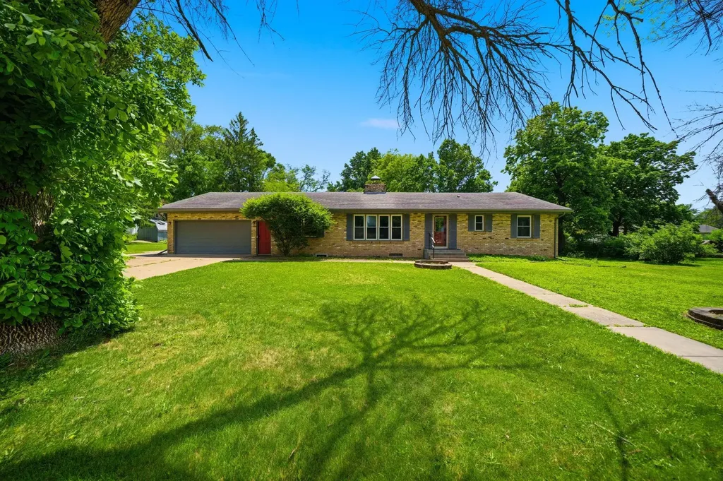 208 Snow Ridge Le Sueur MN 56058