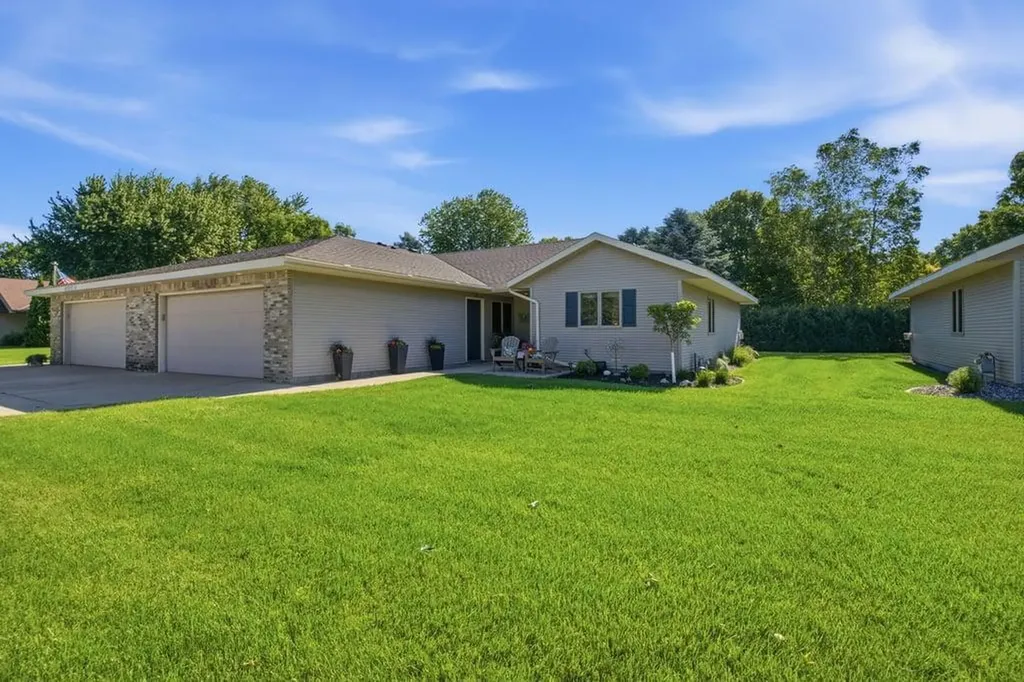 2607 9th Street SW Willmar MN 56201