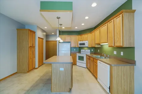 2686 New Century Terrace Maplewood MN 55119