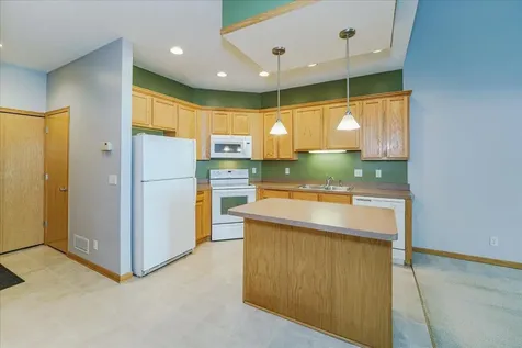 2686 New Century Terrace Maplewood MN 55119