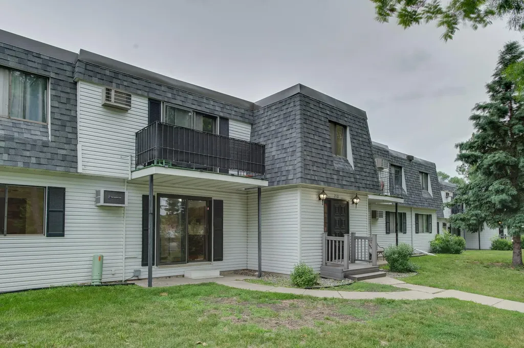210 35th Avenue N Fargo ND 58102