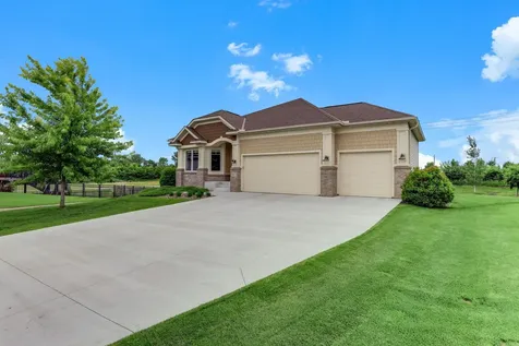 9937 8th Street N Lake Elmo MN 55042