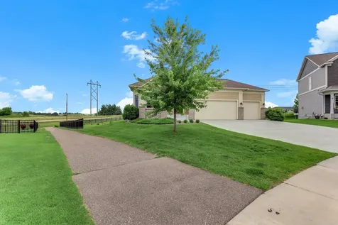 9937 8th Street N Lake Elmo MN 55042