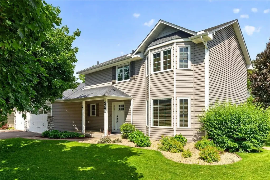 4708 Weston Hills Drive Eagan MN 55123