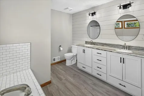 4708 Weston Hills Drive Eagan MN 55123