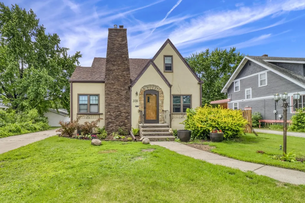 331 Willow Street E Detroit Lakes MN 56501