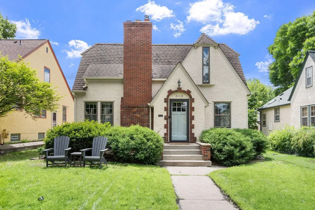 2128 Juno Avenue Saint Paul MN 55116