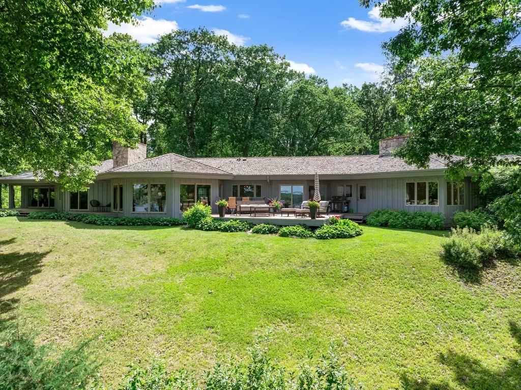 22 Evergreen Road North Oaks MN 55127