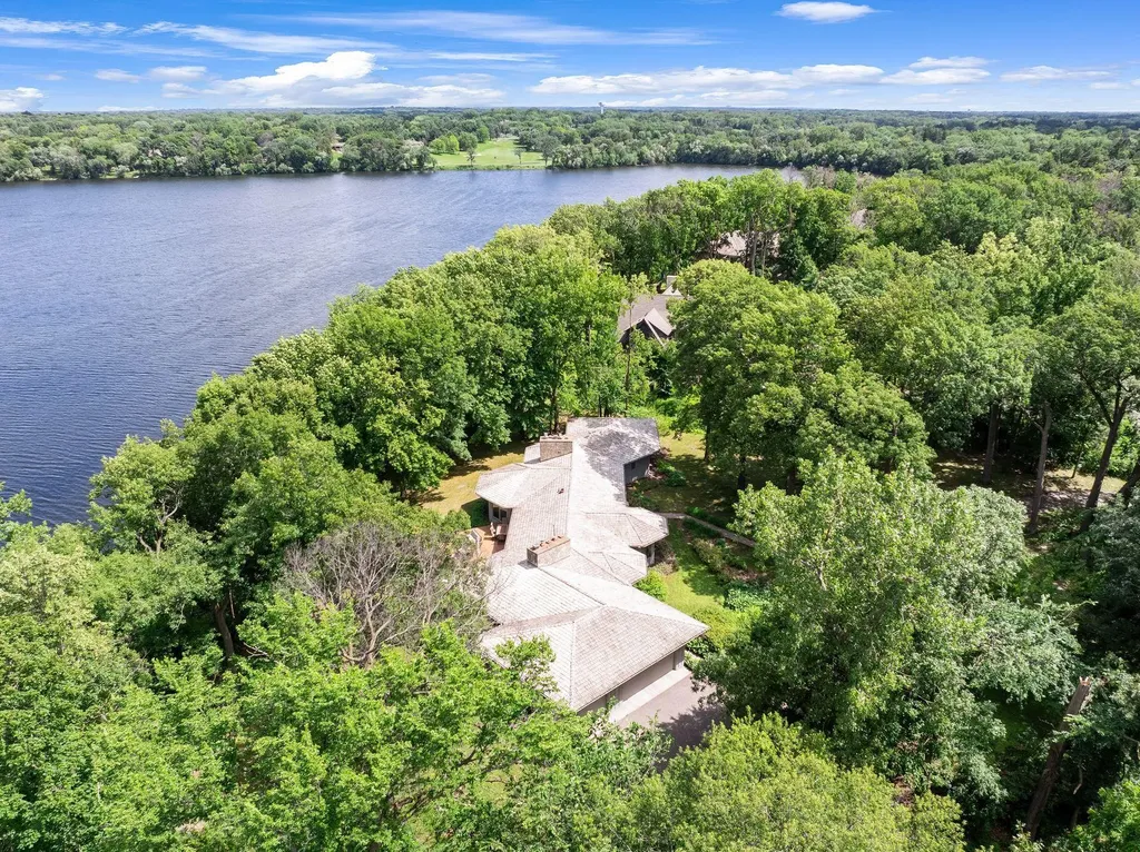 22 Evergreen Road North Oaks MN 55127