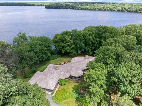 22 Evergreen Road North Oaks MN 55127