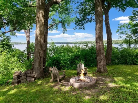22 Evergreen Road North Oaks MN 55127